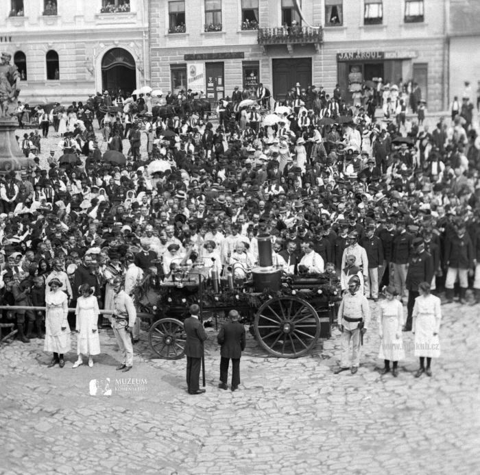 Svěcení parní stříkačky na Dolním náměstí (2) (1912)