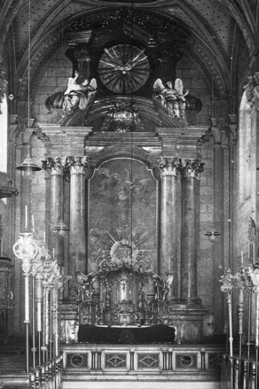 Interiér farního chrámu (1917)